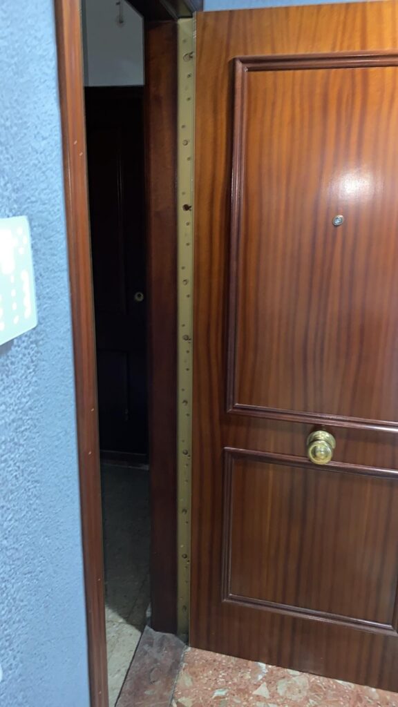Apertura de puertas Hoyos de Miguel Muñoz